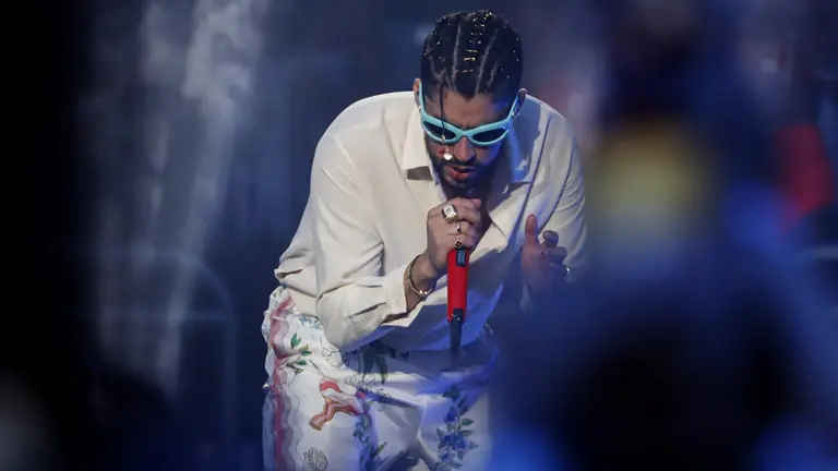 Fotograf&iacute;a de archivo en la que se registr&oacute; al artista puertorrique&ntilde;o Bad Bunny, durante un concierto, en el Coliseo de San Juan (Puerto Rico)./ EFE