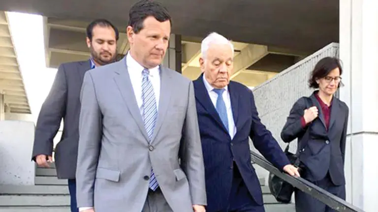 Una fotografía de archivo de Gonzalo Sánchez de Lozada a la salida de un tribunal de justicia en Estados Unidos.