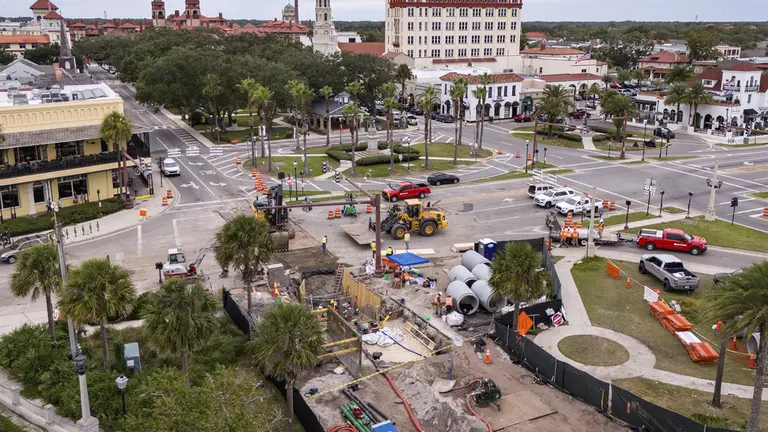 Fotograf&iacute;a cedida hoy por la empresa de arqueolog&iacute;a Search Inc y el Departamento de Transporte de Florida (FDOT) que muestra una vista a&eacute;rea de la zona donde fue hallada una embarcaci&oacute;n./ EFE