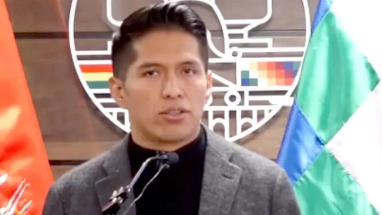 El presidente del Senado, Andrónico Rodríguez, en contacto con los medios./ OXIGENO.BO