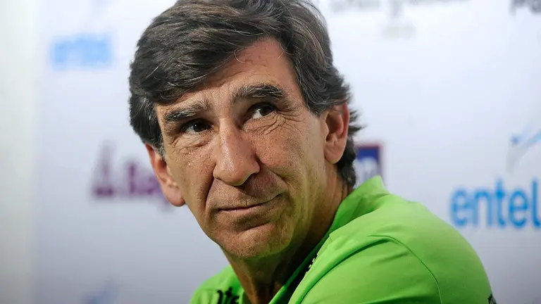 Gustavo Costas, DT de la Verde, en conferencia de prensa. APG