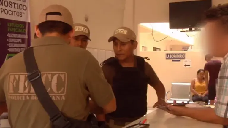 M&eacute;dico y enfermera son llevados ante un juez por homicidio culposo./ URGENTE.BO