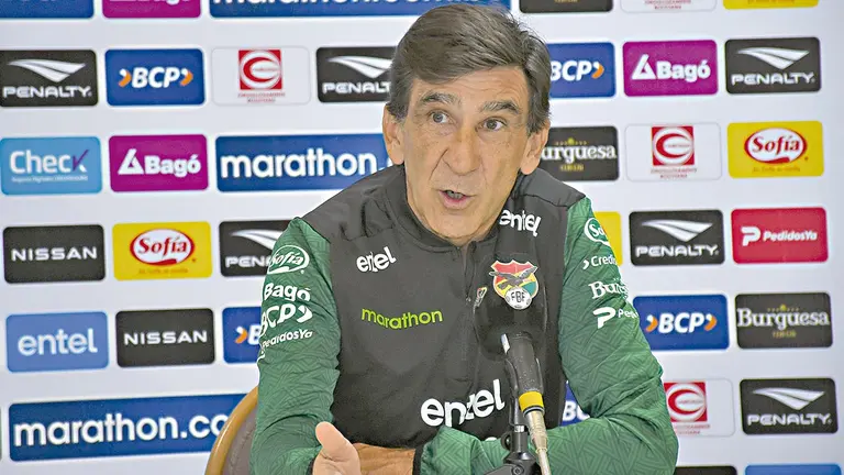 Gustavo Costas, durante su paso por la Selección Nacional de fútbol./ APG
