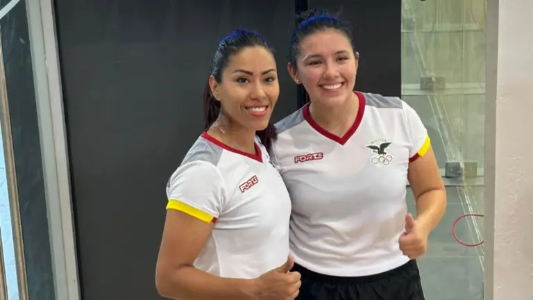 Las raquetbolistas Jenny Daza y Ang&eacute;lica Barrios, ganadoras de la medalla de bronce en los Panamericanos 2023. ARCHIVO