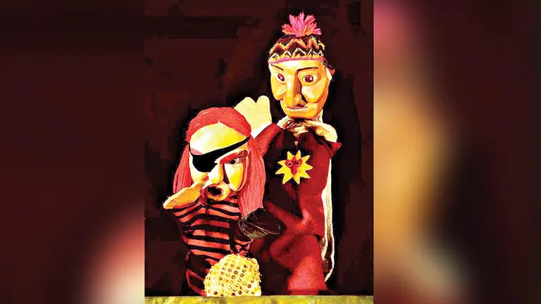 Los personajes protagonistas de "Choloman y el pirata"./ TITERES ELWAKY