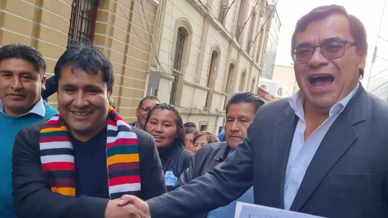 Huaytari y Mercado tras la reuni&oacute;n realizada este mi&eacute;rcoles./ ERBOL