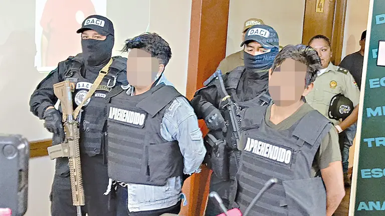 Grover D.M. y Junior Ramiro C.Ch., conductores 
sindicados de violaci&oacute;n a menores de edad./ MARIELA COSS&Iacute;O