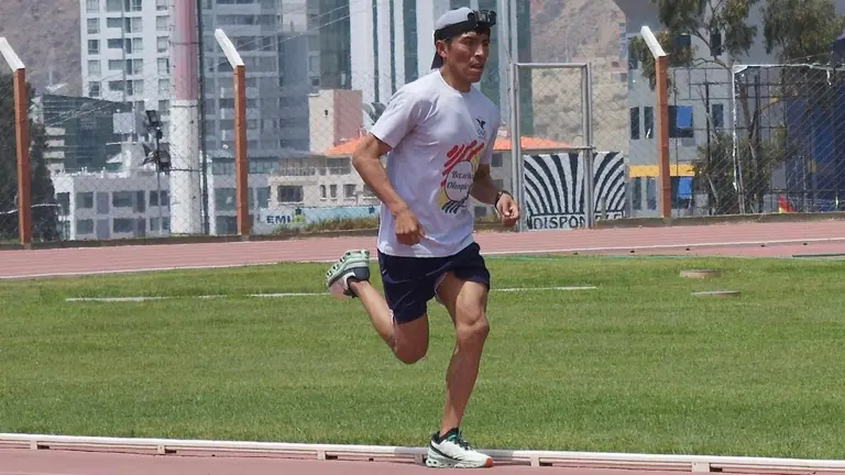 El orure&ntilde;o H&eacute;ctor Garibay no baja la intensidad de sus entrenamientos. FACEBOOK H&Eacute;CTOR GARIBAY