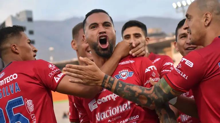 Jugadores de Wilstermann celebran el triunfo en Cochabamba./ NO&Eacute; PORTUGAL