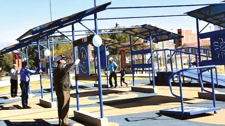 Un gimnasio para adultos mayores en el Distrito 2 de Cochabamba./ ARCHIVO