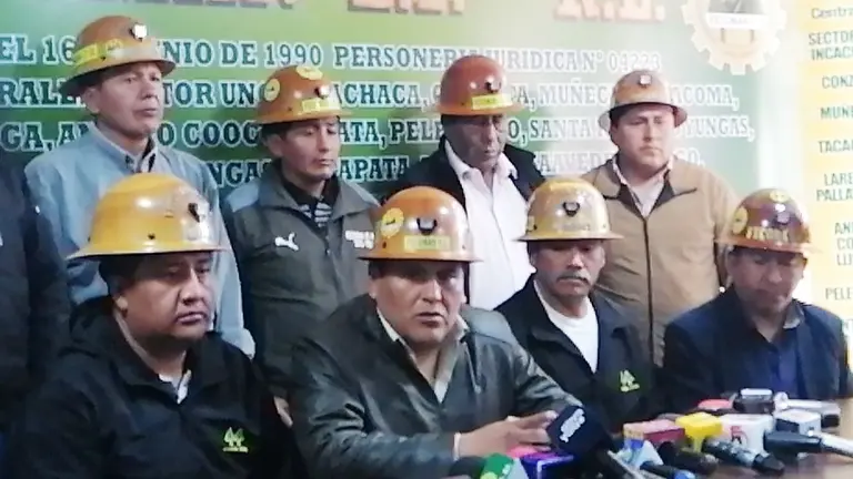 Mineros aur&iacute;feros se pronuncian ante los medios de prensa. ERBOL