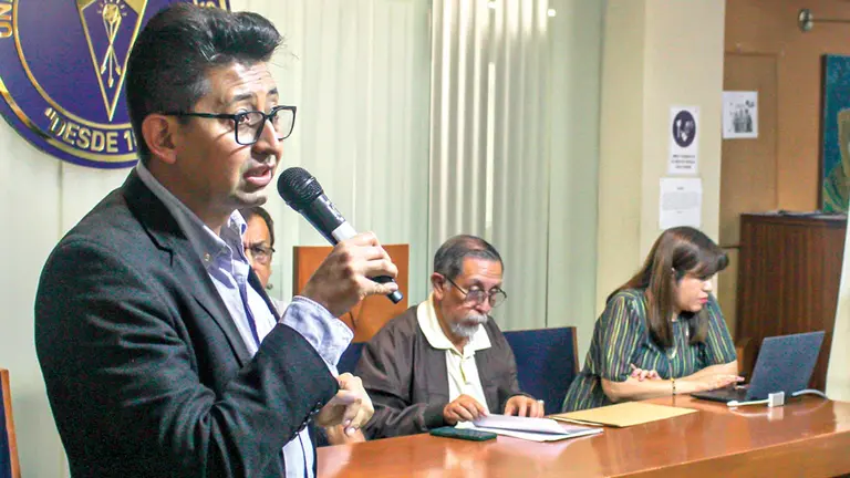 Los cient&iacute;ficos de la UMSS explican los resultados obtenidos luego de la estimulaci&oacute;n de nubes./ MARCO GUZM&Aacute;N