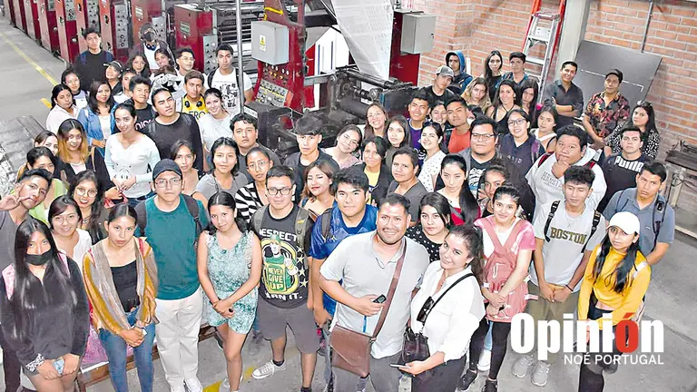 Grupo de estudiantes de Comunicaci&oacute;n de la UMSS visita el Diario OPINI&Oacute;N./ NO&Eacute; PORTUGAL
