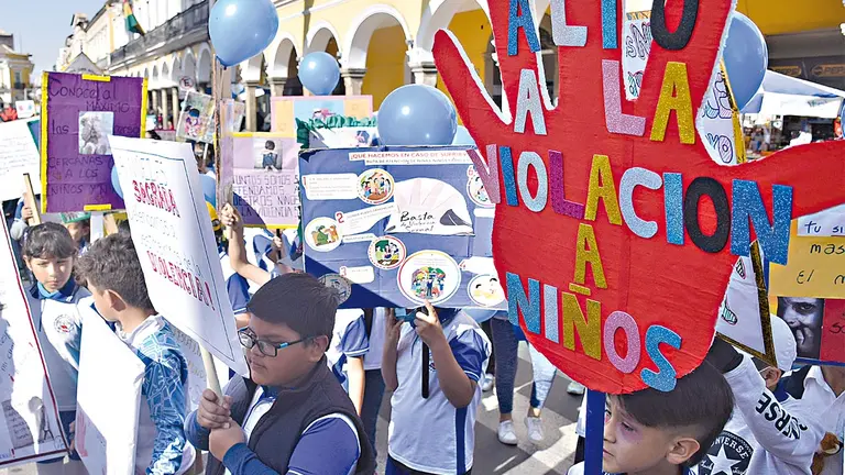Niños marchan contra la violencia infantil./ ARCHIVO