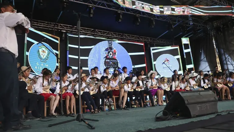 Presentaci&oacute;n de ni&ntilde;os en la inauguraci&oacute;n del Festival./ MINISTERIO DE CULTURAS