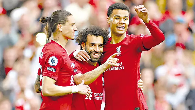 Núñez (i), Salah (c) y Gakpo (d) festejan un gol red. /   OPTUS SPORT