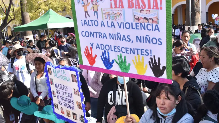 Niños marchan contra la violencia infantil./ ARCHIVO