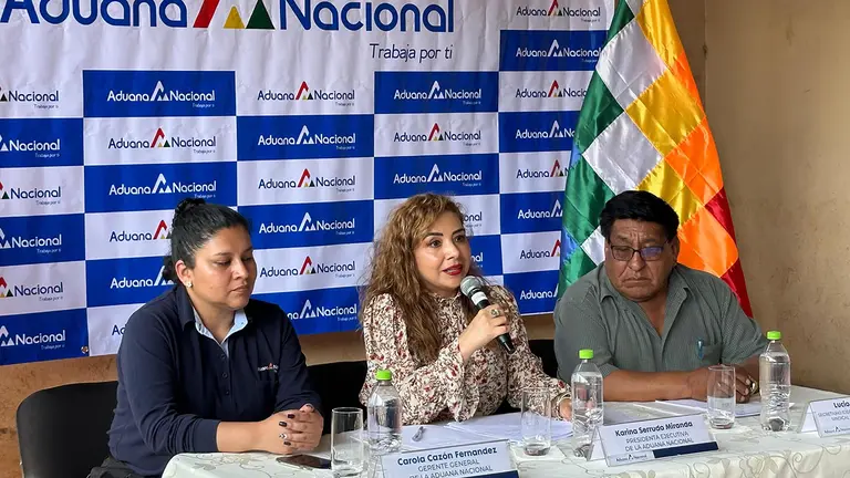 Conferencia de presentaci&oacute;n por parte de la Aduana./ CORTES&Iacute;A