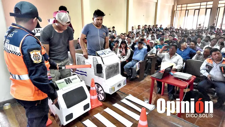 Transportistas participan 
de taller de educaci&oacute;n vial. DICO SOL&Iacute;S