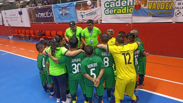 La Selecci&oacute;n de talla baja, en el Mundial de Argentina. PRENSA AMIGOS BOLIVIA