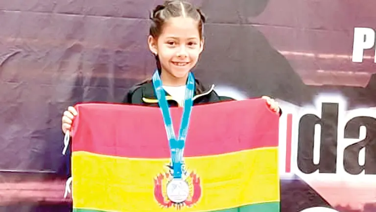Emma Llobet gan&oacute; una plata en el Sudamericano de Esgrima en Lima, Per&uacute;./ PRENSA ESGRIMA