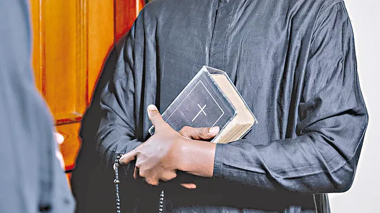 Fotograf&iacute;a ilustrativa de un sacerdote./ PEXELS