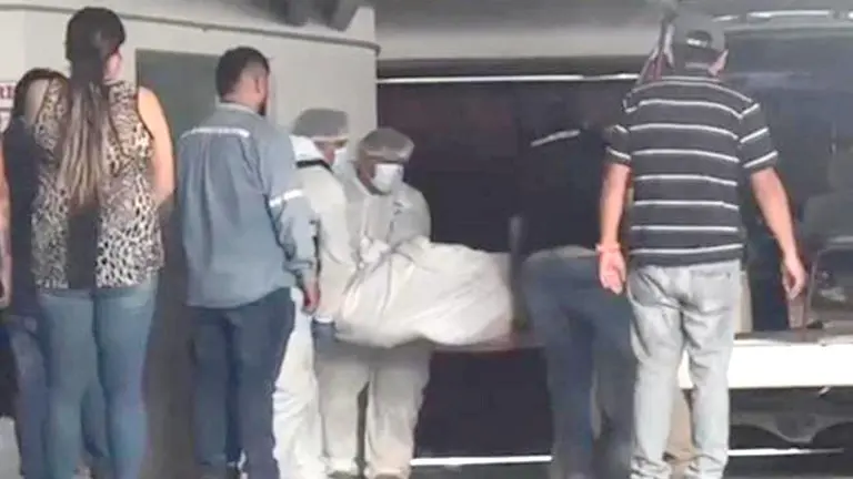 El fallecimiento del efectivo antinarcóticos y un civil, producto de una balacera entre uniformados y ciudadanos extranjeros en Santa Cruz./ OXIGENO.BO