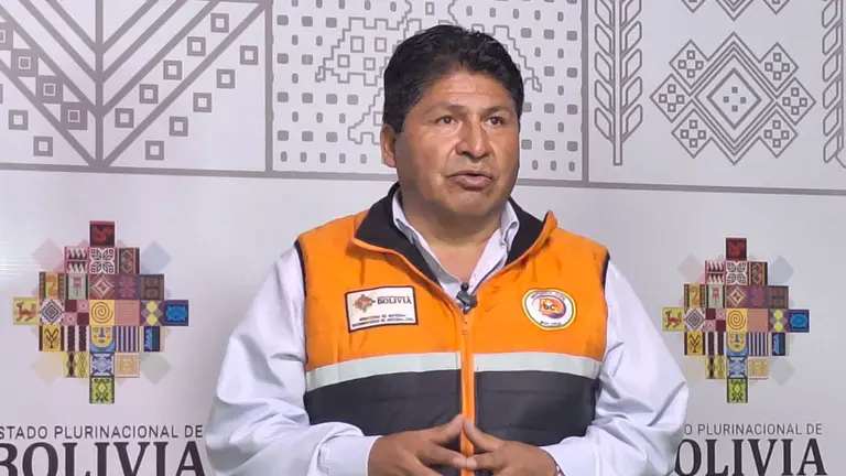 Autoridades dando informaci&oacute;n sobre los incendios./ CORTES&Iacute;A GOBIERNO