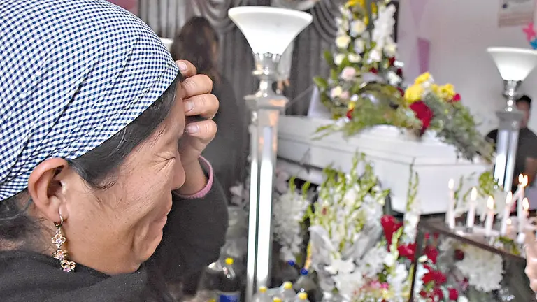 Martha sumida en profunda tristeza tras la tr&aacute;gica p&eacute;rdida de su hija mayor, Beatriz C.A./ DICO SOL&Iacute;S