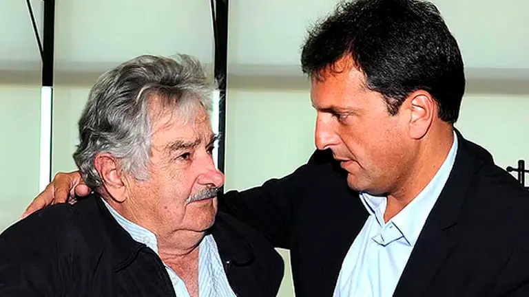 El expresidente de Uruguay Jos&eacute; Mujica junto a Sergio Massa cuando era intendente de la provincia de Tigre. INFOBAE ARCHIVOS