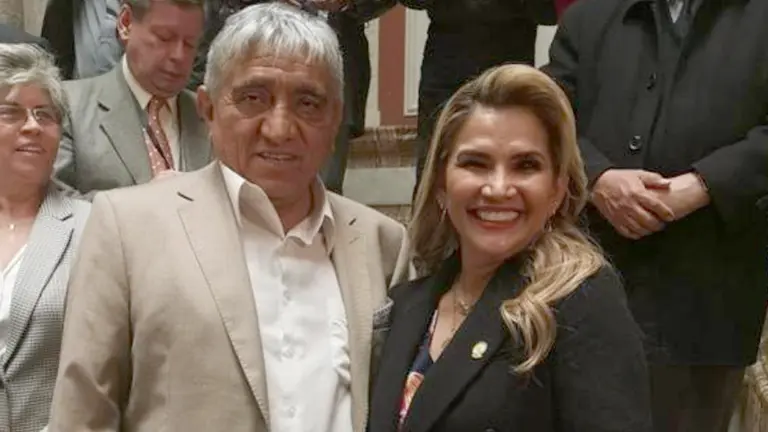 Jeanine &Aacute;&ntilde;ez y el alcalde Iv&aacute;n Arias, exministro de Obras P&uacute;blicas./ OXIGENO