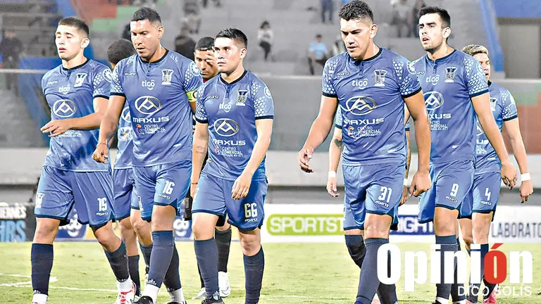Jugadores de Palma, después de un partido anterior.  / DICO SOLÍS
