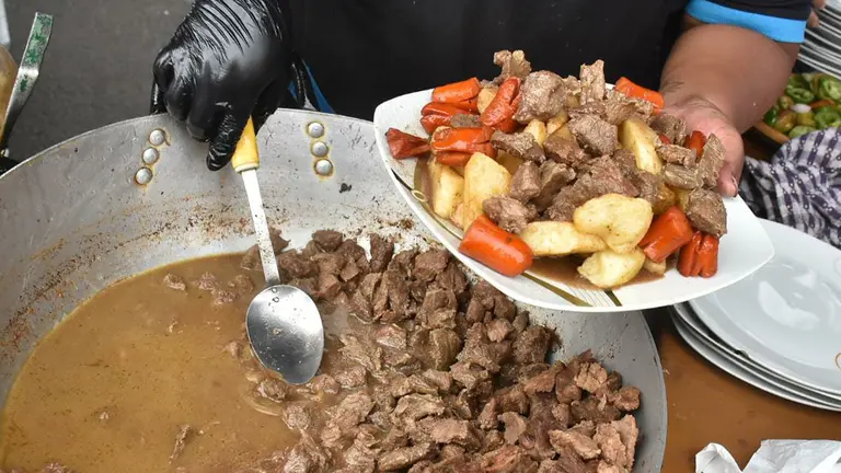La gastronom&iacute;a de la Llajta est&aacute; de fiesta; Feria del Pique re&uacute;ne a gran cantidad de familias ./ DICO SOL&Iacute;S