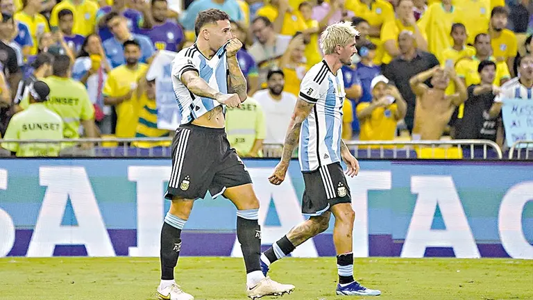 Nicolás Otamendi celebra el gol que hizo para Argentina contra Brasil en Río./ AFA