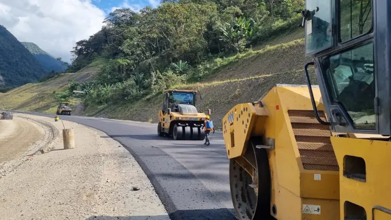 Construcci&oacute;n de carreteras en el Tr&oacute;pico de Cochabamba./ ABC