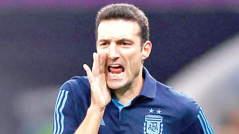 Lionel Scaloni da instrucciones durante un partido./ EL DIARIO.NET