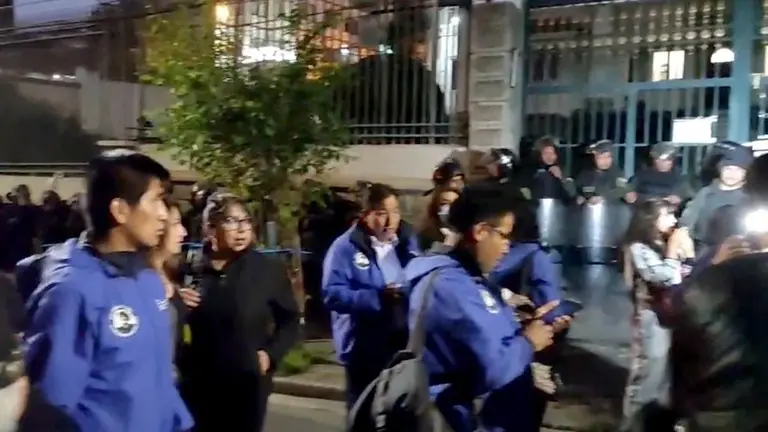 Militantes "evistas" del MAS frente al TSE./ CAPTURA RKC