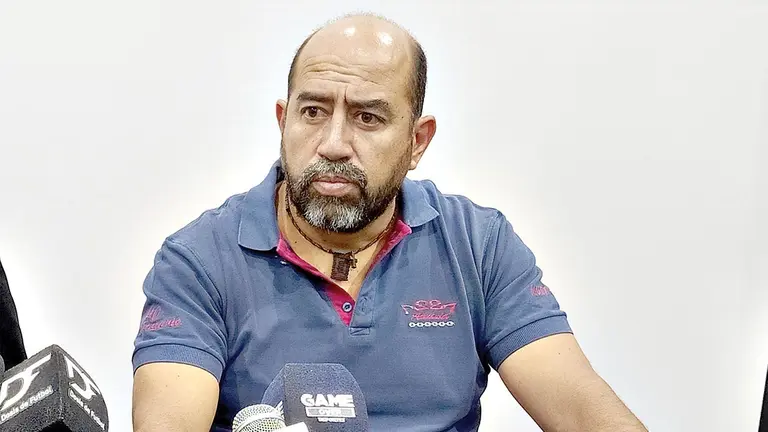 Omar Mustaf&aacute;, presidente aviador, en conferencia./ DICO SOL&Iacute;S