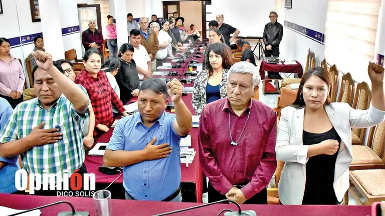 La nueva directiva de la brigada Parlamentaria, a la cabeza de Lucy Escobar./ DICO SOL&Iacute;S