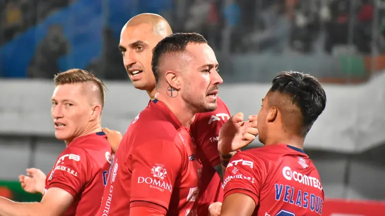 Jugadores de Wilstermann, en un partido pasado./ DICO SOL&Iacute;S