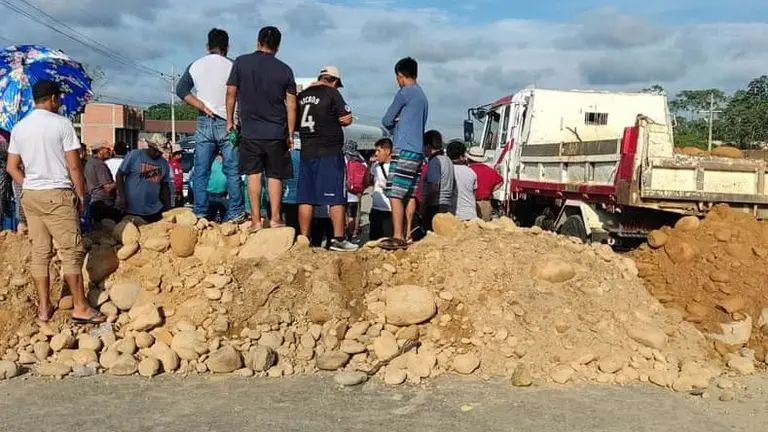 Un punto de bloqueo en la ruta Cochabamba &ndash; Santa Cruz, zona del Tr&oacute;pico. RKC
