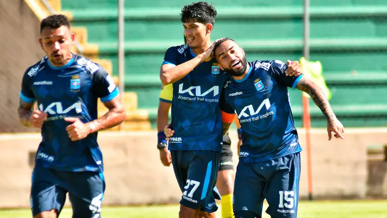 Jugadores de Blooming celebran el triunfo en Pando./ APG