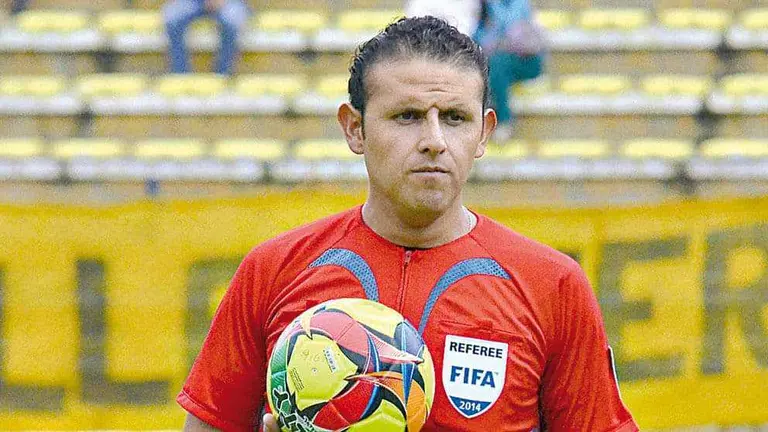 &Aacute;rbitro, Guery Vargas. OD M&aacute;s que F&uacute;tbol