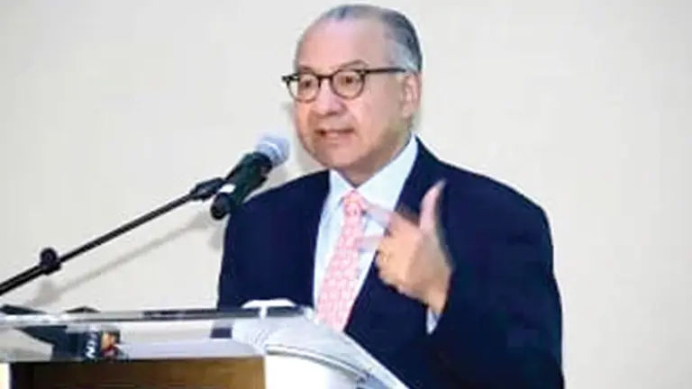Manuel Rocha, exdiplomático de Estados Unidos, en un acto público./ ACENTO
