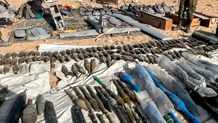 El Ej&eacute;rcito de Israel descubri&oacute; uno de los mayores alijos de armas desde el inicio de la operaci&oacute;n en Gaza./ FDI