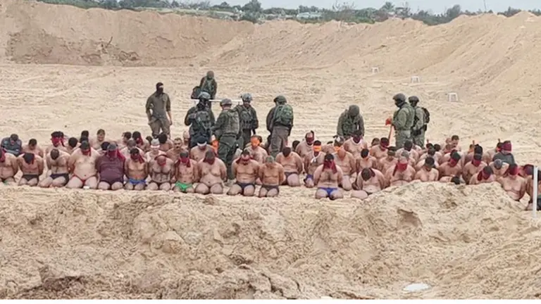 Milicianos de Ham&aacute;s se rinden en Gaza ante Israel. /  BAZNEW9