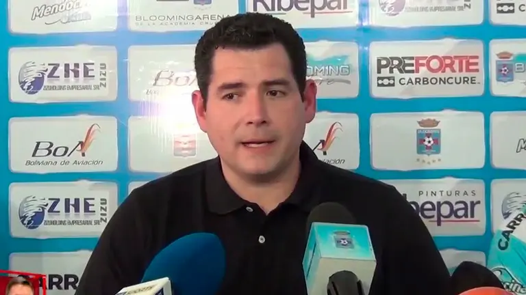 Sebasti&aacute;n Pe&ntilde;a, presidente de Blooming en conferencia de prensa. CAPTURA