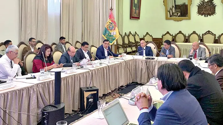 Magistrados del Tribunal Constitucional Plurinacional en sesi&oacute;n./ APG