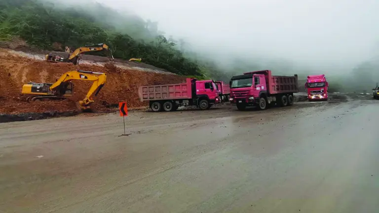 Trabajos que se realizan en el sector de los derrumbes y de los hundimientos./  SINOHYDRO