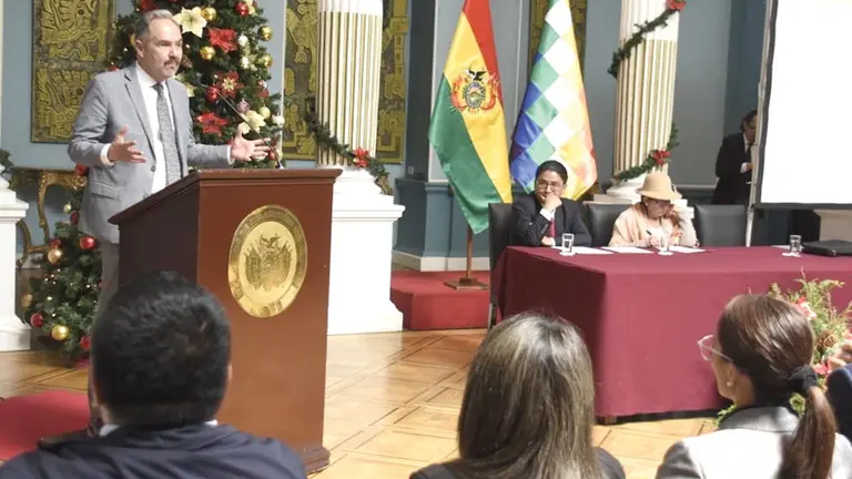 El comisionado relator pa&iacute;s, Jos&eacute; Luis Caballero, presenta el informe de la CIDH./ ABI